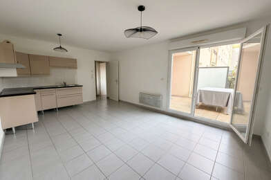 Appartement 3 pièces 890 €