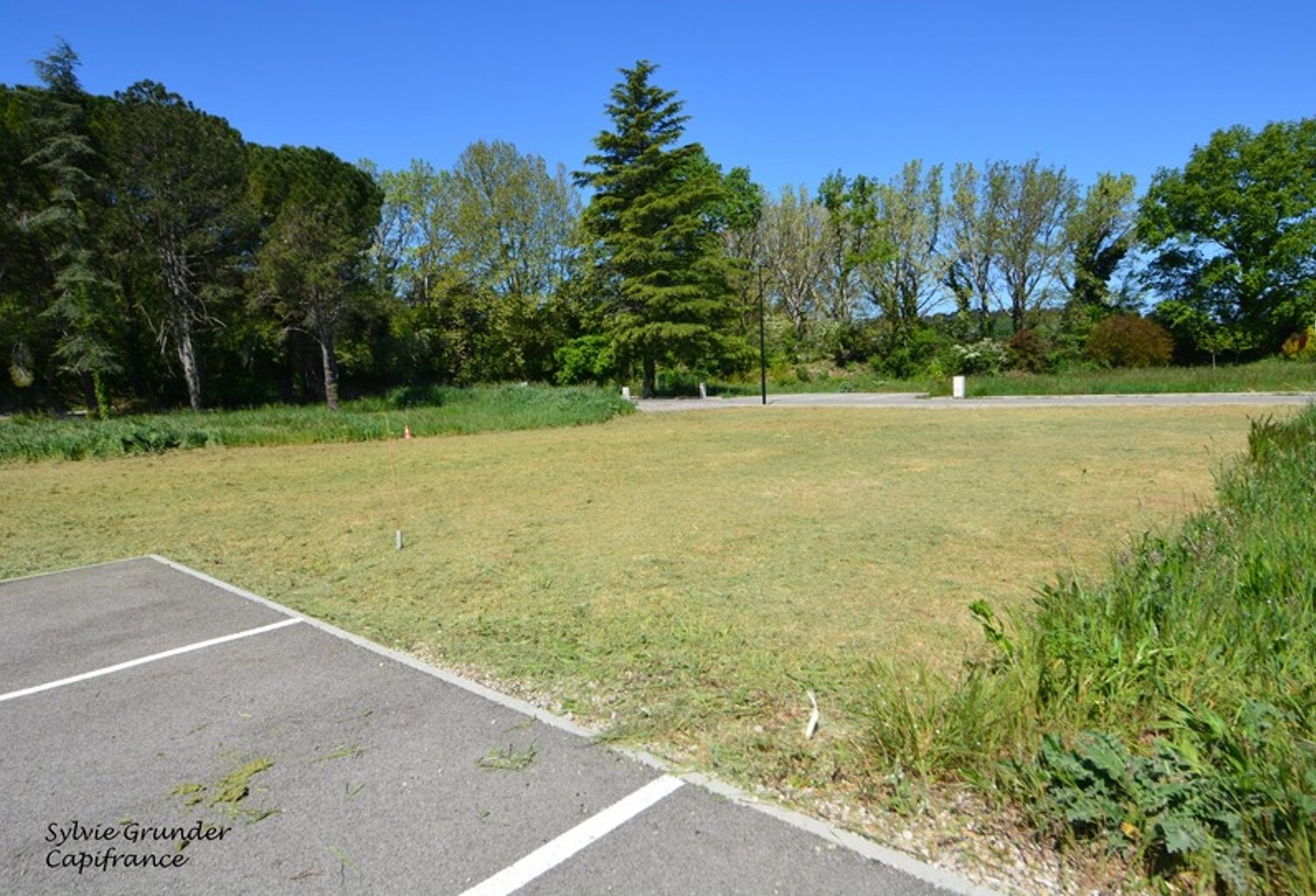 Terrain à vendre  LAMANON (13)630m² — photo 1