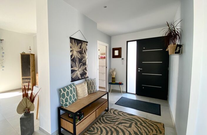 Maison à vendre proche d'UZES (30) Superbe villa contemporaine de plain-pied avec piscine, 5 chambres — photo 2
