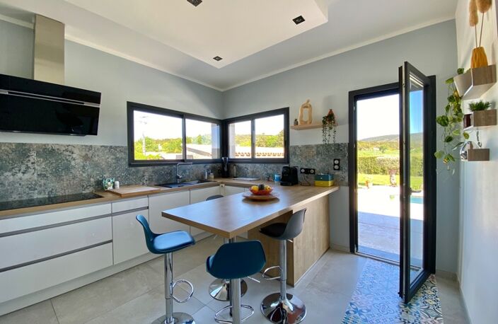 Maison à vendre proche d'UZES (30) Superbe villa contemporaine de plain-pied avec piscine, 5 chambres — photo 4