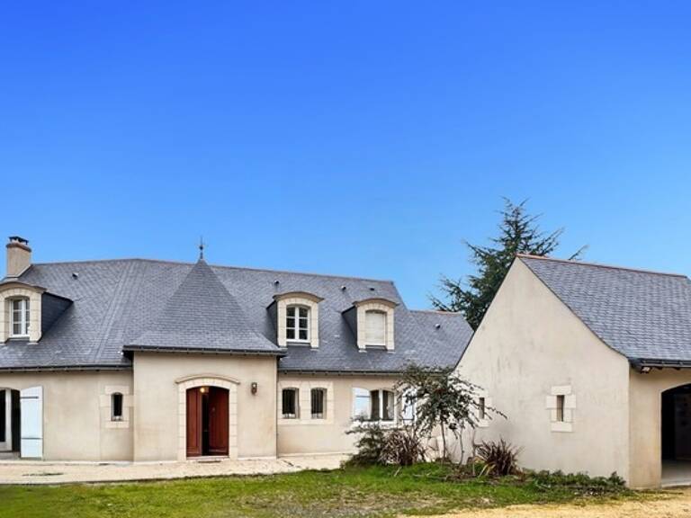 Maison de caractère entièrement rénovée – 212 m² sur parcelle de 2900 m2 – Écrin de verdure dans le centre de Mûrs-Érigné — photo 1