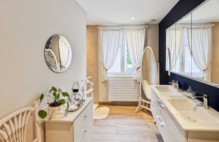 Maison de caractère entièrement rénovée – 212 m² sur parcelle de 2900 m2 – Écrin de verdure dans le centre de Mûrs-Érigné — photo 4