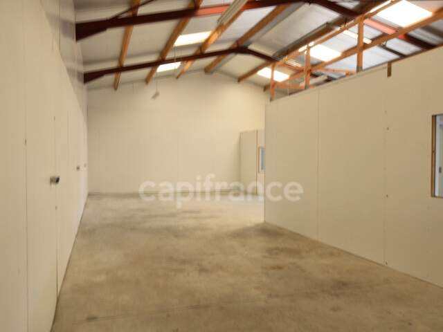 Exclusivité  à louer Local professionnel / atelier artisanal / la Tessoualle(49) — photo du bien