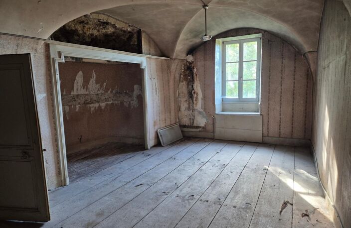 APPARTEMENT A RENOVER AVEC TERRAIN — photo 3