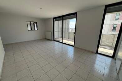 Appartement 4 pièces 921 €