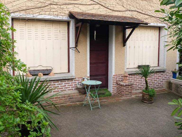 Domaine boisé avec deux maisons à Bueil-en-Touraine — photo 1