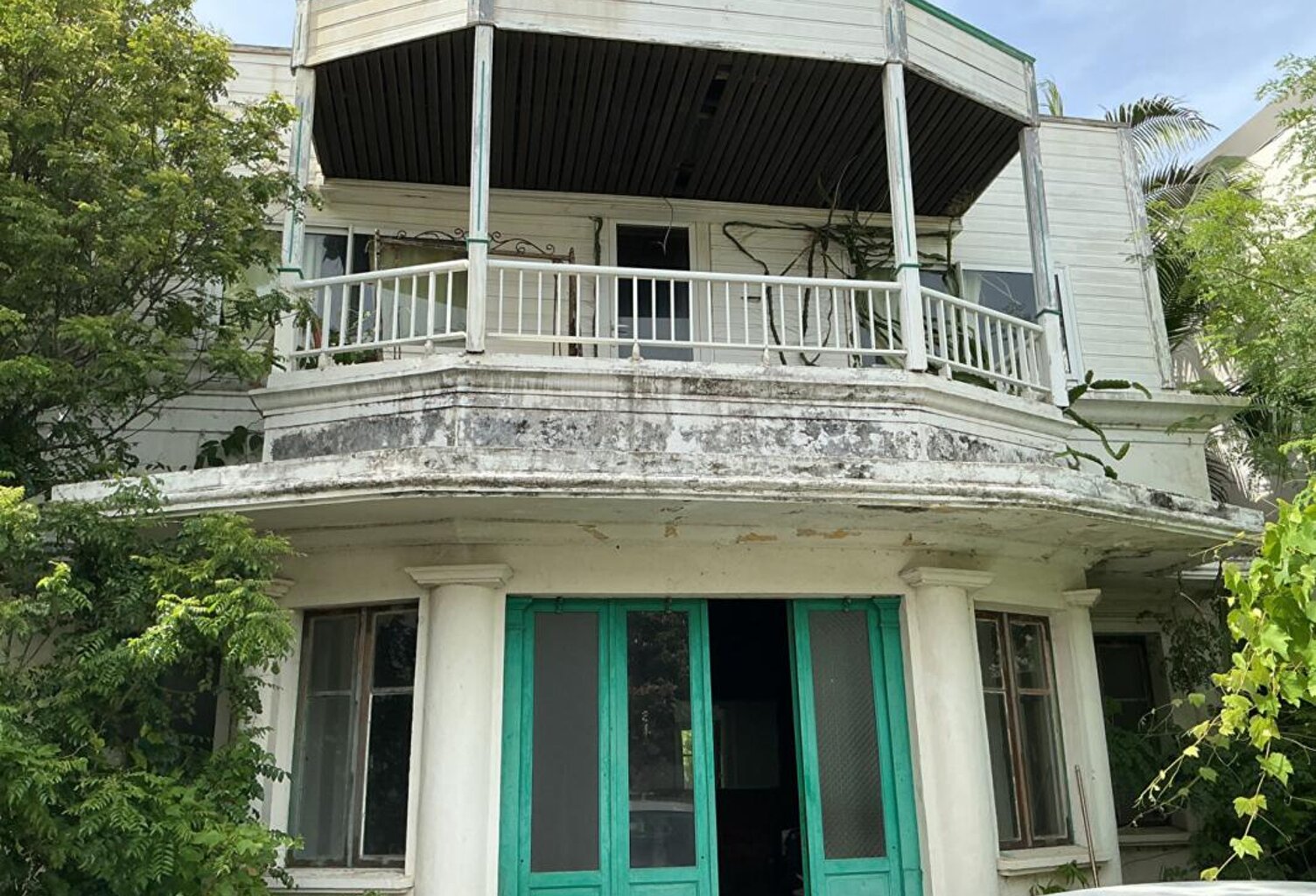Villa T6 - Saint Denis — photo 1