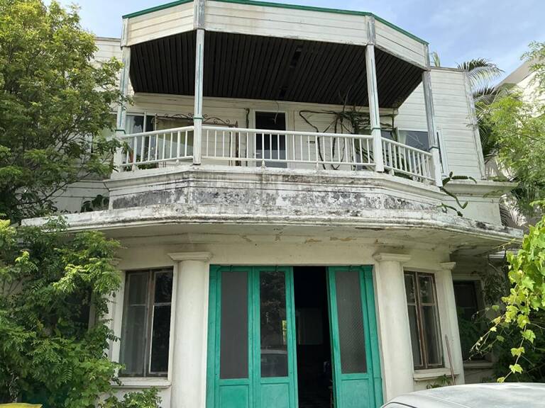 Villa T6 - Saint Denis — photo 1