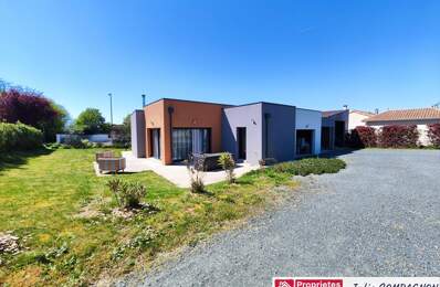Maison 100 m² avec 2 chambres , 2 garages, grand carport et jardin — photo du bien