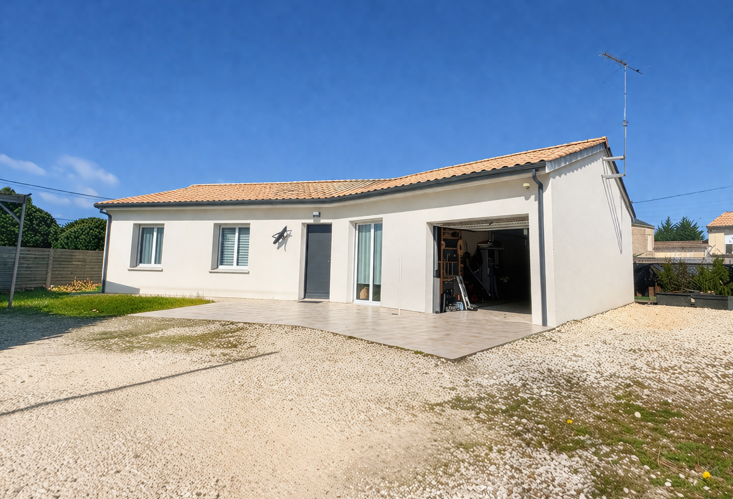 ST SAVIN MAISON AVEC TROIS CHAMBRES — photo 1