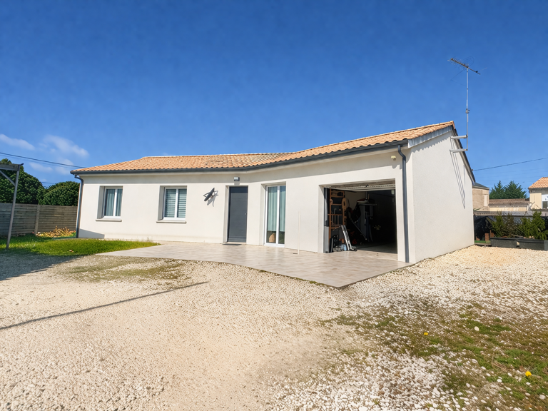ST SAVIN MAISON AVEC TROIS CHAMBRES — photo 1