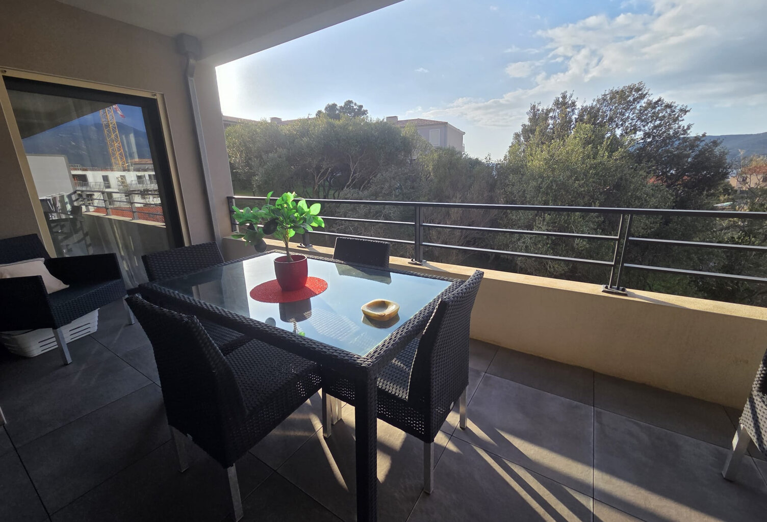Grand T2 63 m2 avec terrasse, parking et cave à 300 m de la — photo 1