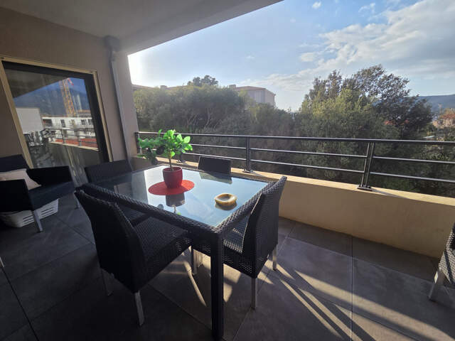 Grand T2 63 m2 avec terrasse, parking et cave à 300 m de la — photo du bien