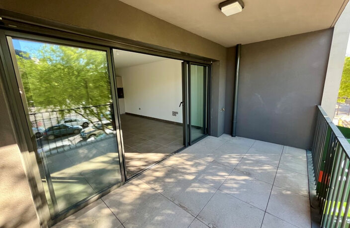 Hyper centre ville - T3 de 77 m2 avec terrasse et garage. — photo 3