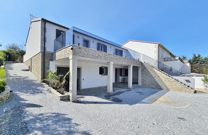 AJACCIO Mezzavia Superbe villa F4 + F2 avec piscine — photo 2