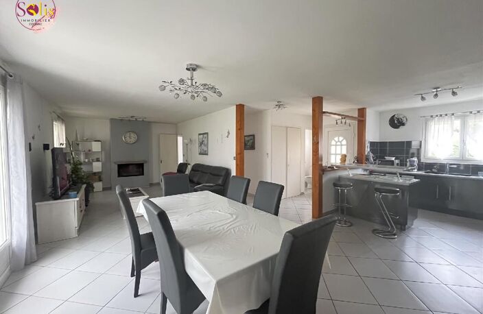 Vente maison 4 pièces 104 m² Louzac-Saint-André (16100) — photo 2