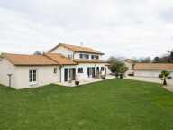 PROPRIETE AVEC  4 CHAMBRES ET PISCINE - CISSE — photo 3