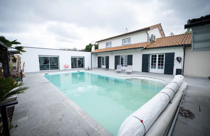PROPRIETE AVEC  4 CHAMBRES ET PISCINE - CISSE — photo 5
