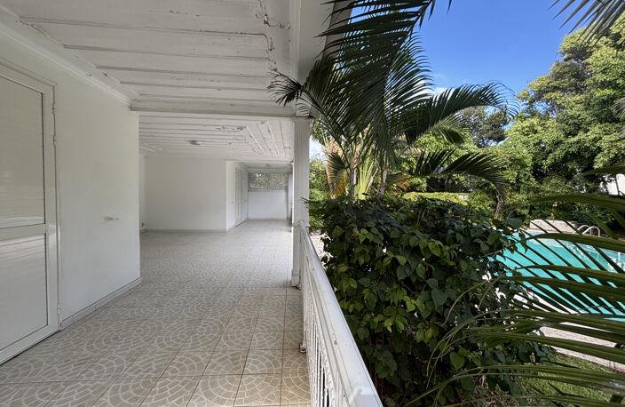 À LOUER VILLA T6 - SAINT-PIERRE — photo 4