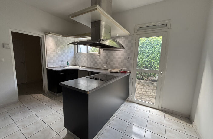 À LOUER VILLA T6 - SAINT-PIERRE — photo 5