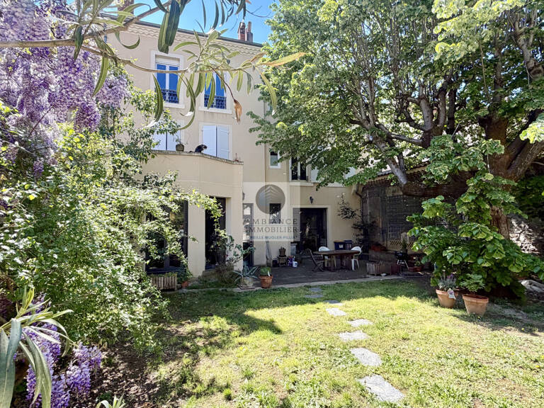 Maison bourgeoise avec piscine en centre-ville — photo 1