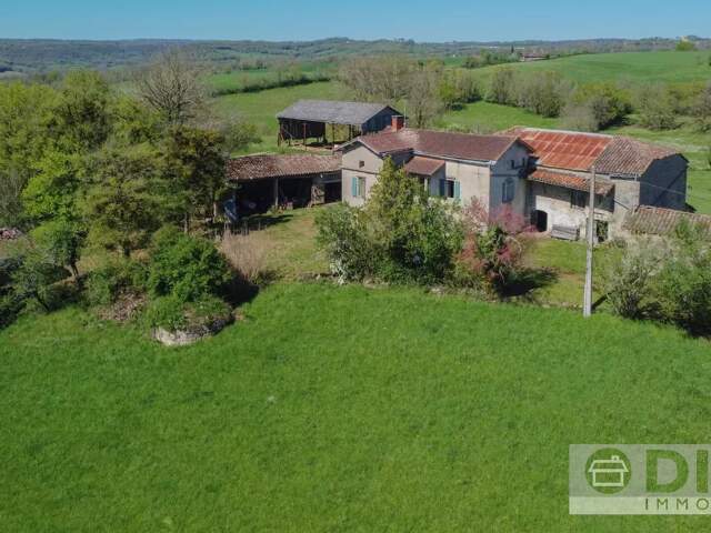 Authentique corps de ferme avec 3 hectares et dépendances. — photo du bien