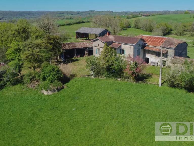 Authentique corps de ferme avec 3 hectares et dépendances. — photo 1