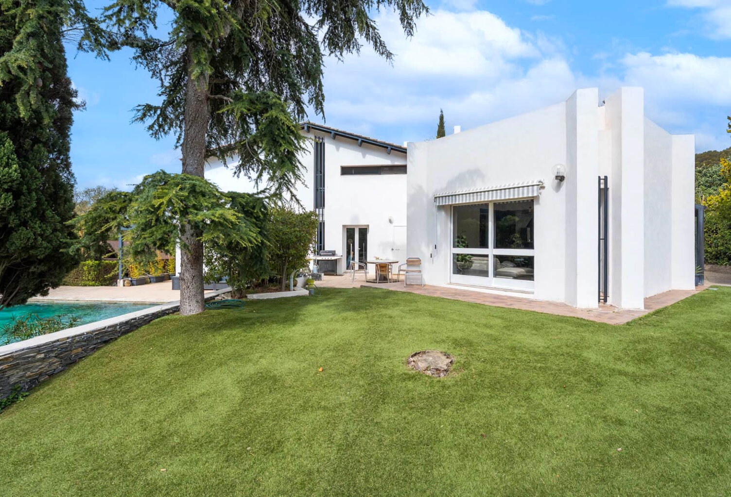 Contemporaine et charme dans un écrin de verdure — photo 1