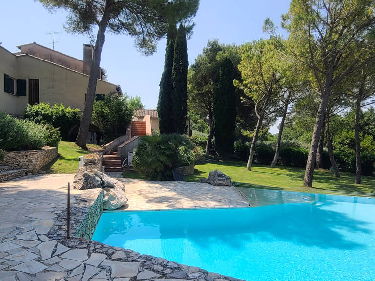 COLLINES - SECTEUR RESIDENTIEL - SPACIEUSE VILLA 5 CHAMBRES — photo 1