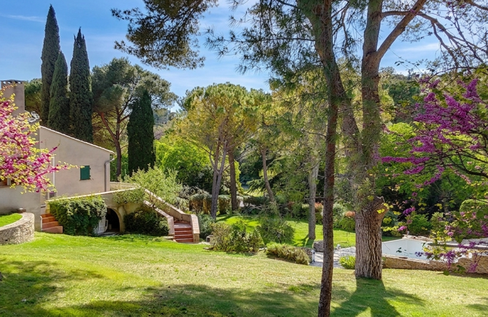 COLLINES - SECTEUR RESIDENTIEL - SPACIEUSE VILLA 5 CHAMBRES — photo 3