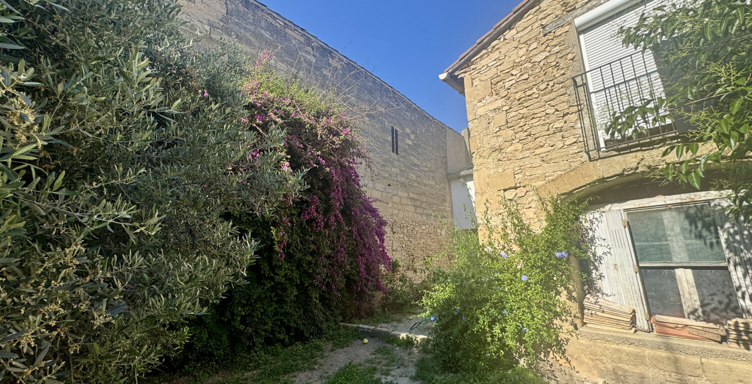 VERGÈZE   Maison de caractère avec fort potentiel — photo 1