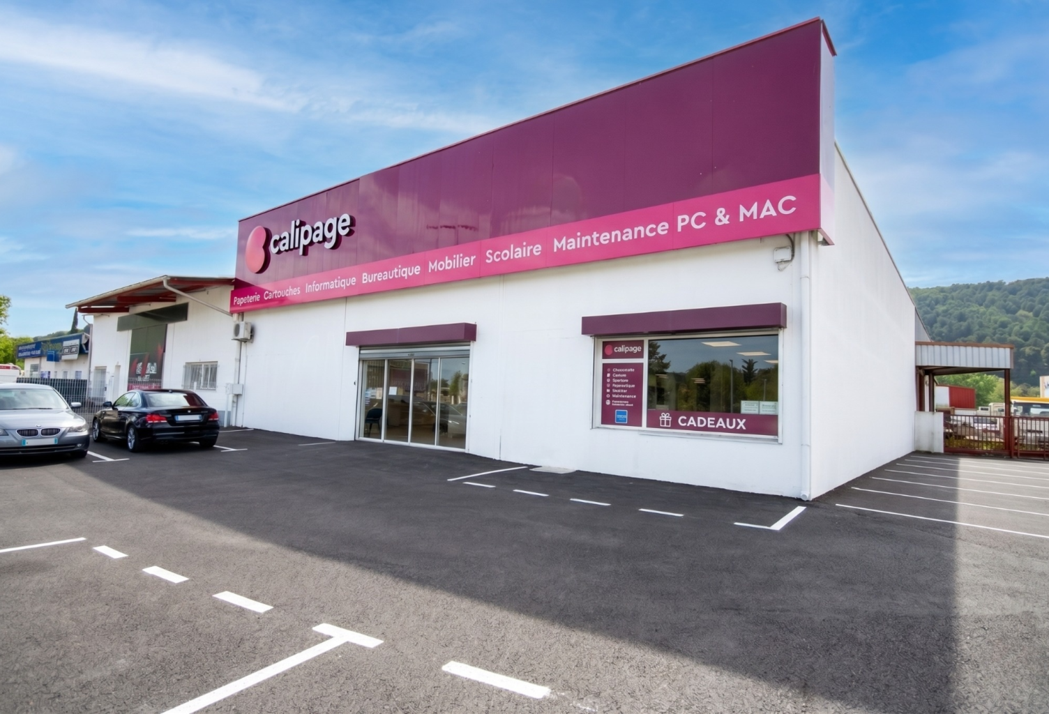 RARE - Local commercial emplacement no1 + bureaux, parking c — photo 1