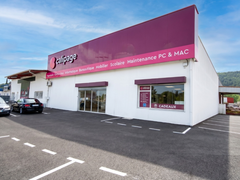 RARE - Local commercial emplacement no1 + bureaux, parking c — photo 1
