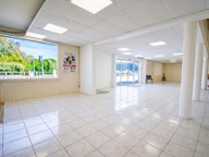 RARE - Local commercial emplacement no1 + bureaux, parking c — photo 2