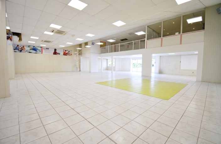 RARE - Local commercial emplacement no1 + bureaux, parking c — photo 4