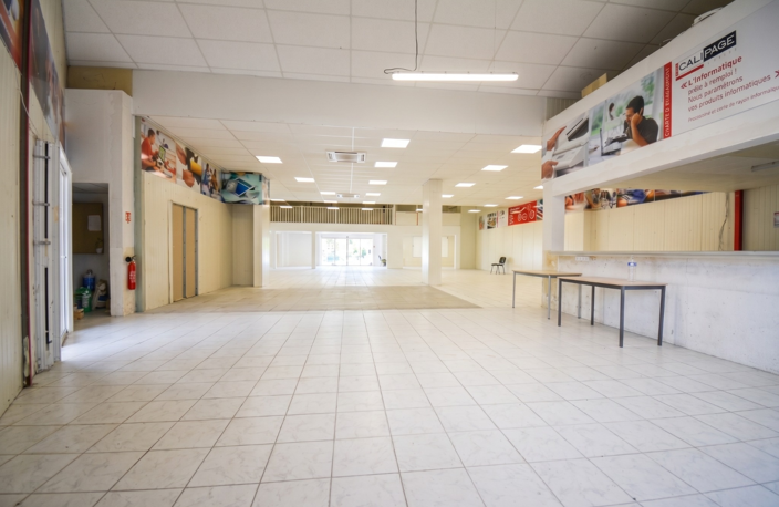 RARE - Local commercial emplacement no1 + bureaux, parking c — photo 5