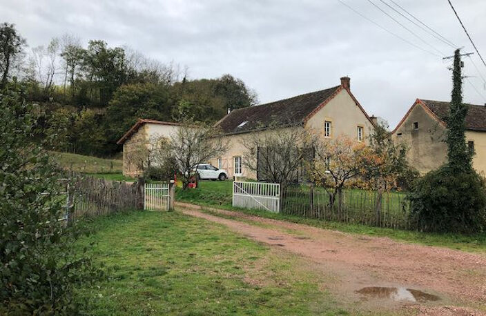 Corps de ferme rénové de 175 m2 habitables et 1,5 ha de terr — photo 2