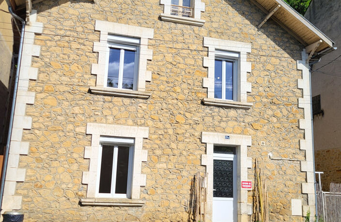 À Sarlat-La-Canéda, maison avec 4 pièces à louer 887 EUR par m — photo 4