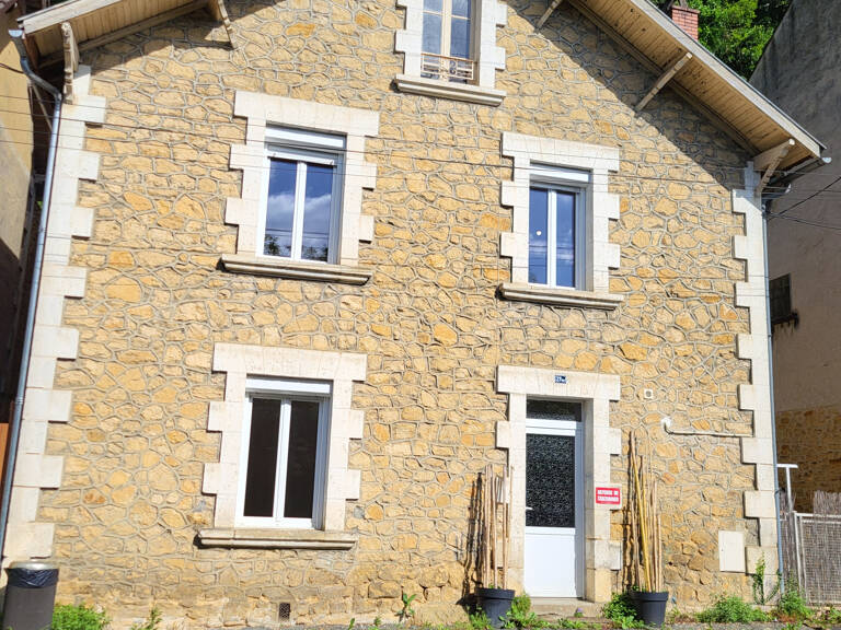 À Sarlat-La-Canéda, maison avec 4 pièces à louer 887 EUR par m — photo 1