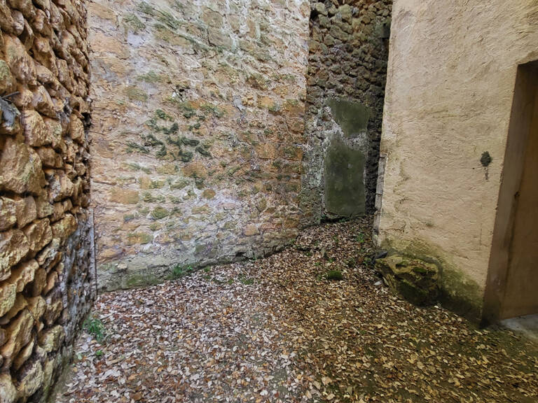 À Sarlat-La-Canéda, maison avec 4 pièces à louer 887 EUR par m — photo 1