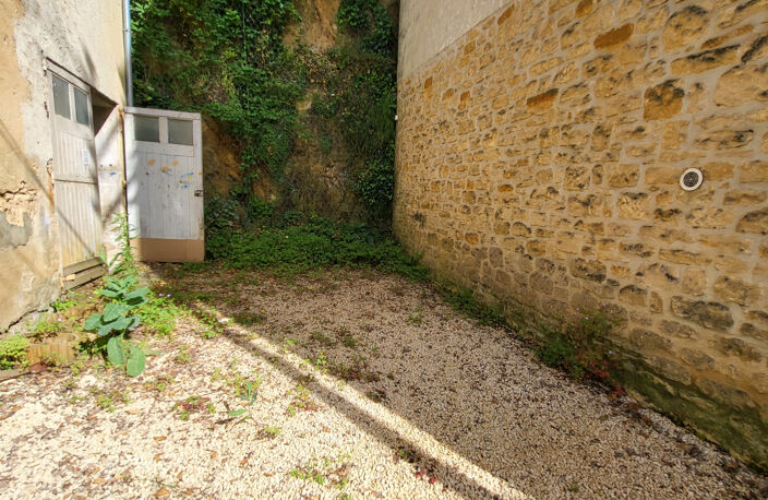 À Sarlat-La-Canéda, maison avec 4 pièces à louer 887 EUR par m — photo 3