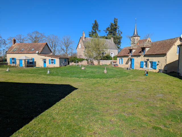 Domaine de caractère au coeur du Berry   charme, nature et sé — photo du bien
