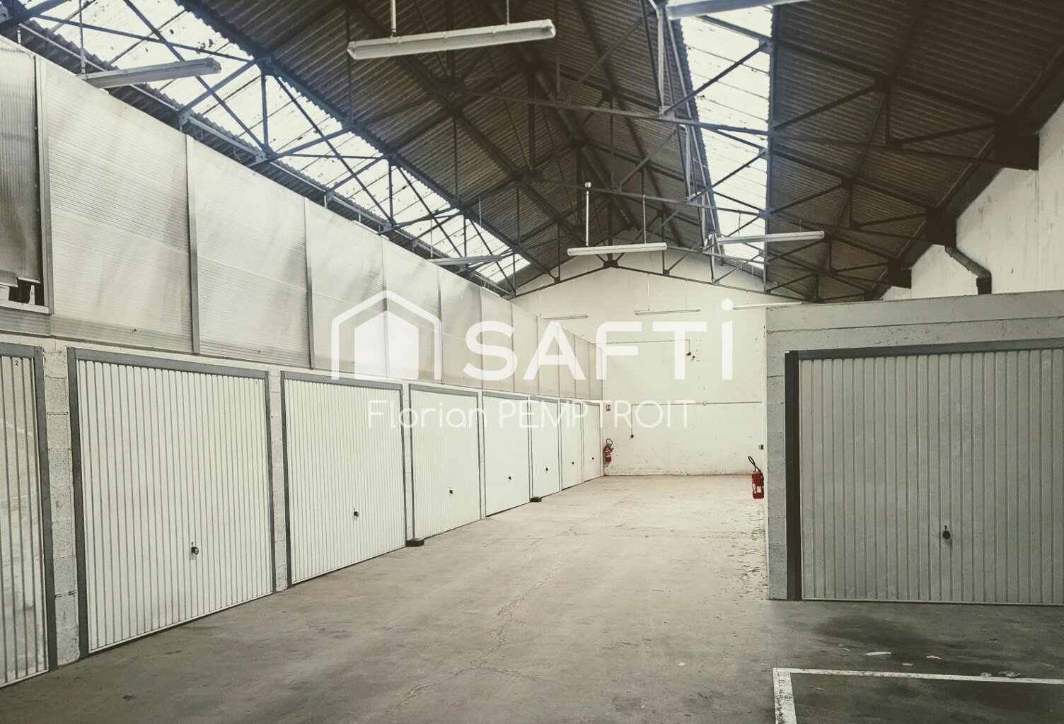 À VENDRE  Bâtiment d'activité de 490 m² avec revenus locatifs — photo 1