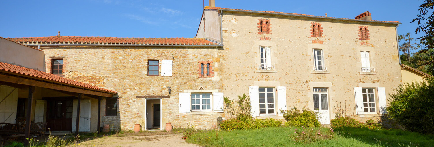 Maison 8 Pièces 400 m² à vendre à Chantonnay (85110)