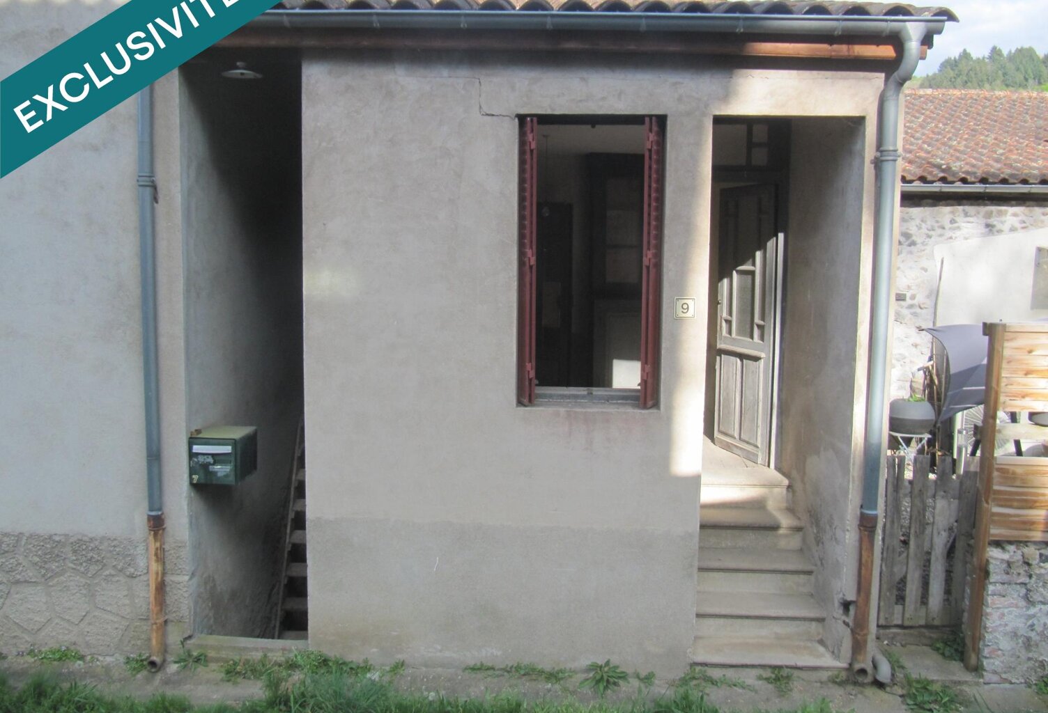 Maison d'habitation à rénover au cœur d'un joli village. — photo 1