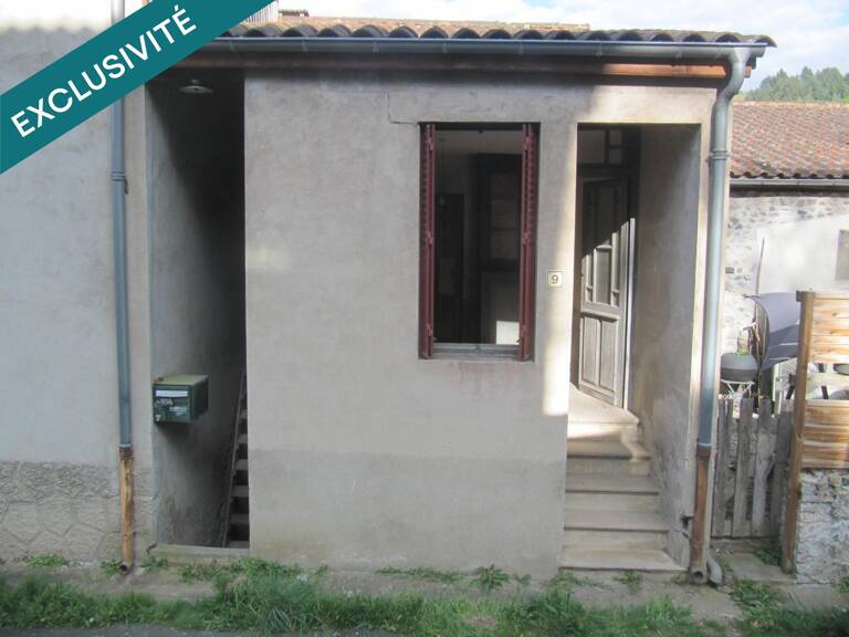 Maison d'habitation à rénover au cœur d'un joli village. — photo 1