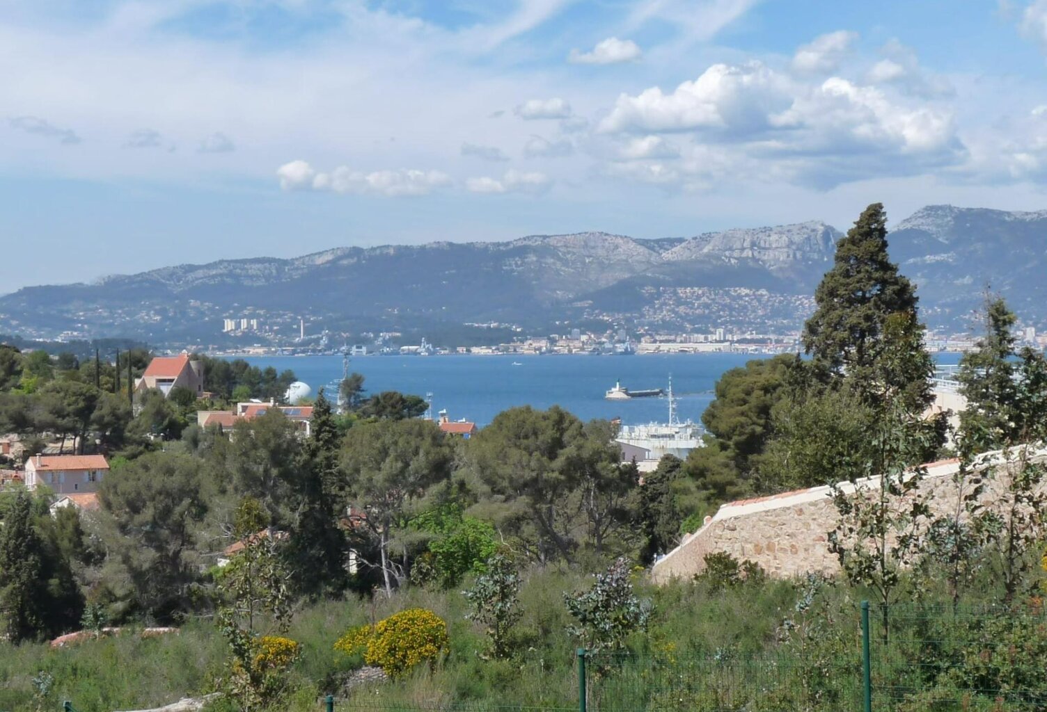 Beau T4 lumineux avec vue sur le port de Saint Mandrier — photo 1
