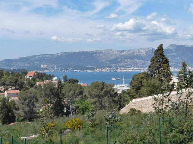 Beau T4 lumineux avec vue sur le port de Saint Mandrier — photo du bien