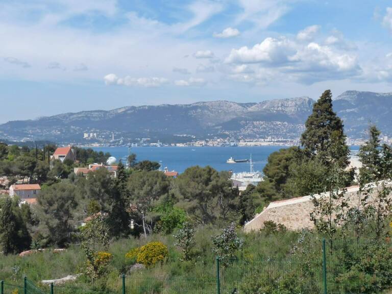 Beau T4 lumineux avec vue sur le port de Saint Mandrier — photo 1