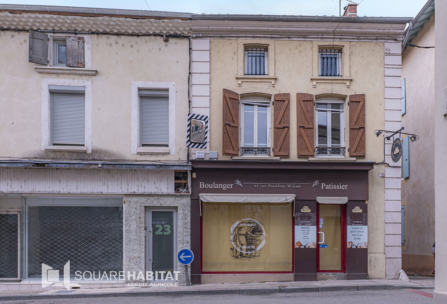 Idéal investisseur ou artisan !!! Immeuble de 160m² avec un magasin, deux appartements (de 75m² et 65m²) à rénover et cave en sous-sol — photo 1